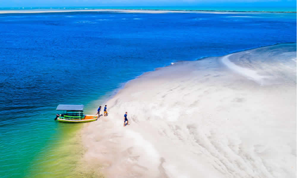 Praia da Barra de Camaratuba Um Refúgio Natural na Paraíba