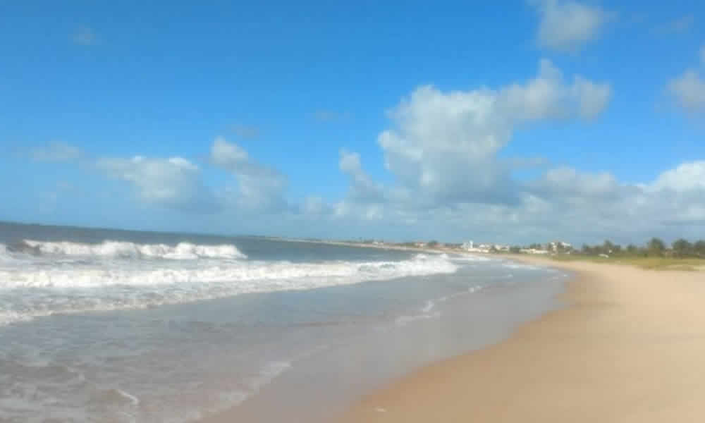 Praia das Trincheiras Um Refúgio Histórico e Natural na Paraíba