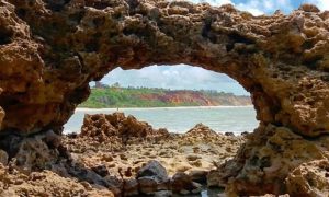 Praia do Amor charme e misticismo no litoral de Conde