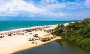 Praia Bela encontro de rio e mar em um dos cenários mais encantadores da Paraíba